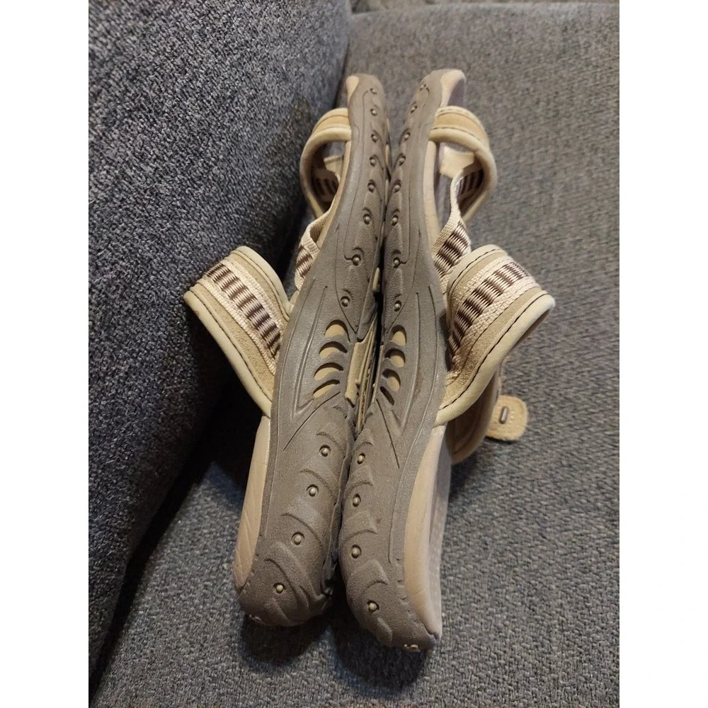 Skechers Women's 8 Reggae All Natural Outdoor Lifestyle Taupe Sandals Adjustable